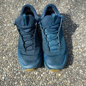 Arc'teryx Men's Dark Blue Athletic Shoes